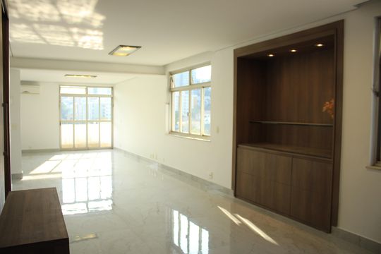Apartamento para alugar com 4 quartos, 384m² em São Bento, Belo Horizonte