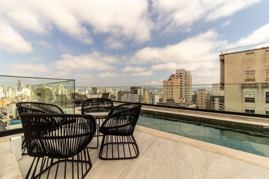 Piscina de apartamento para alugar com 2 quartos, 36m² em República, São Paulo