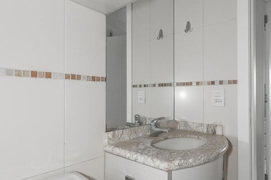 Banheiro Social de apartamento para alugar com 3 quartos, 80m² em Boa Vista, Porto Alegre