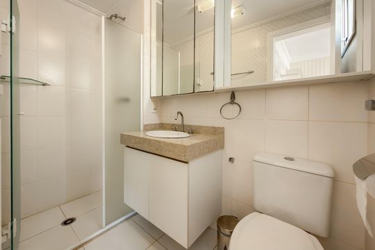 Banheiro da Suíte 1 de apartamento à venda com 3 quartos, 107m² em Cambuci, São Paulo