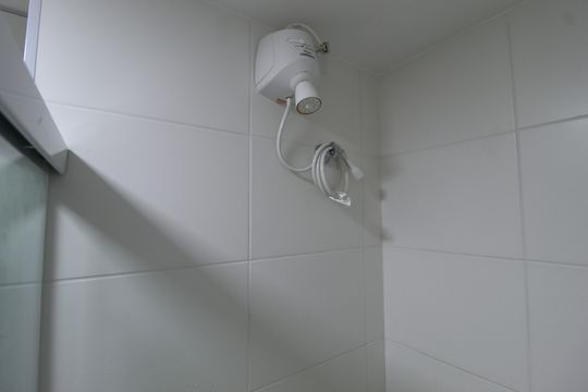 Banheiro de kitnet/studio para alugar com 1 quarto, 25m² em Vila Olímpia, São Paulo