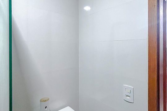 Banheiro de apartamento para alugar com 2 quartos, 45m² em Cidade Mãe do Céu, São Paulo