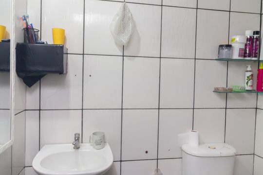 Banheiro de casa à venda com 1 quarto, 150m² em Parque Paineiras, São Paulo