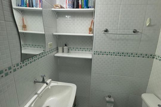 Banheiro de apartamento para alugar com 1 quarto, 45m² em Centro, São Vicente