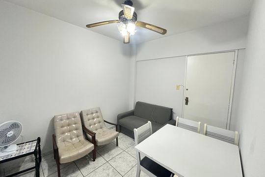 Sala de apartamento para alugar com 1 quarto, 45m² em Centro, São Vicente