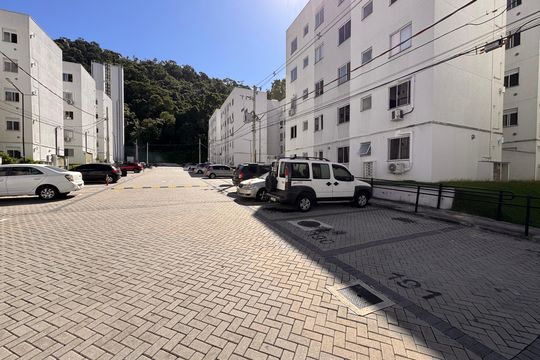 Fachada de apartamento para alugar com 2 quartos, 44m² em Vargem Grande, Rio de Janeiro