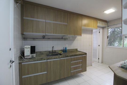 Cozinha de apartamento à venda com 4 quartos, 148m² em Barra Olímpica, Rio de Janeiro
