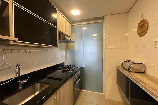 Cozinha de apartamento para alugar com 2 quartos, 85m² em Empresarial 18 do Forte, Barueri