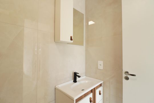 Banheiro social de apartamento à venda com 2 quartos, 43m² em Imirim, São Paulo