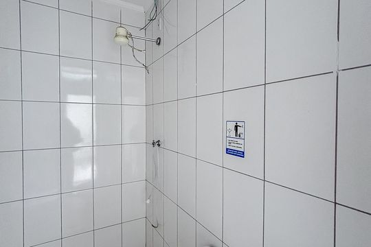 Banheiro de serviço de casa para alugar com 2 quartos, 100m² em Chácara Santo Antônio (zona Leste), São Paulo