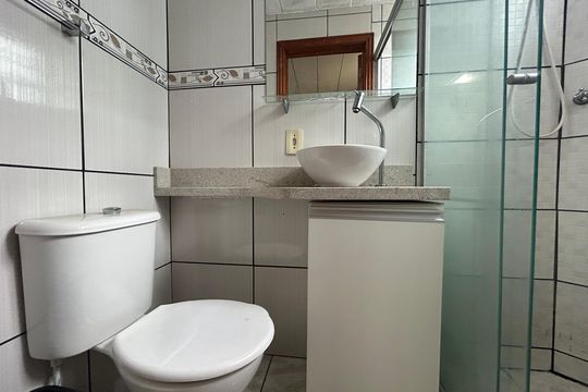 Banheiro de apartamento à venda com 2 quartos, 48m² em Canudos, Novo Hamburgo