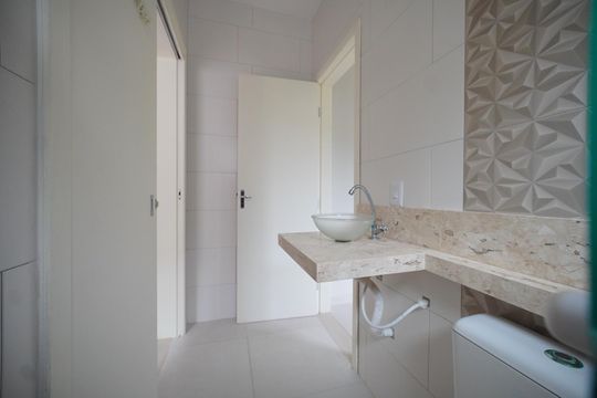 Banheiro da Suítes 2 e 3 de casa para alugar com 4 quartos, 120m² em Ingleses do Rio Vermelho, Florianópolis