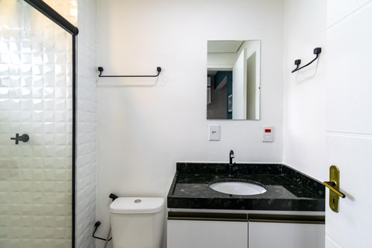 Banheiro de kitnet/studio para alugar com 1 quarto, 25m² em Jardim Oriental, São Paulo