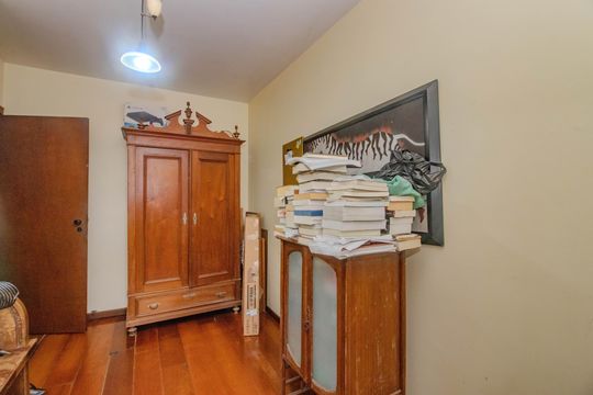 Quarto 2 de casa à venda com 3 quartos, 330m² em Bom Jesus, Porto Alegre