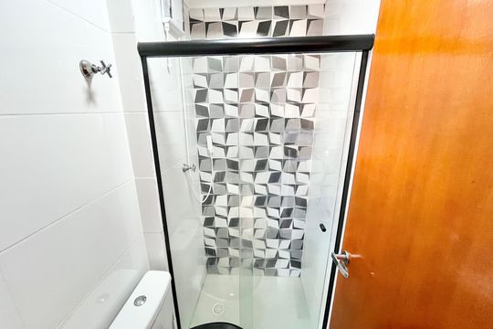 Banheiro social de apartamento à venda com 1 quarto, 32m² em Parque Mandaqui, São Paulo