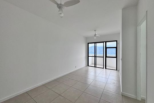 Sala de apartamento à venda com 3 quartos, 92m² em Barra da Tijuca, Rio de Janeiro