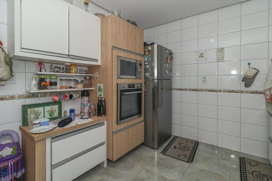 Cozinha de casa à venda com 4 quartos, 400m² em Bom Jesus, Porto Alegre