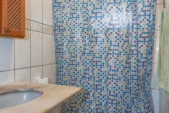 Casa 2  - banheiro de casa à venda com 4 quartos, 400m² em Bom Jesus, Porto Alegre