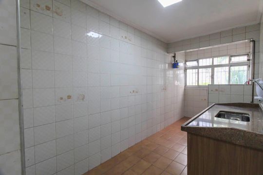 Cozinha de apartamento para alugar com 2 quartos, 50m² em Vila Ivone, São Paulo