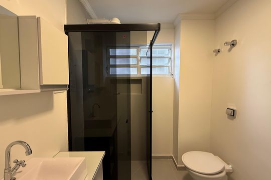 Banheiro social de apartamento para alugar com 1 quarto, 50m² em Santa Cecília, São Paulo