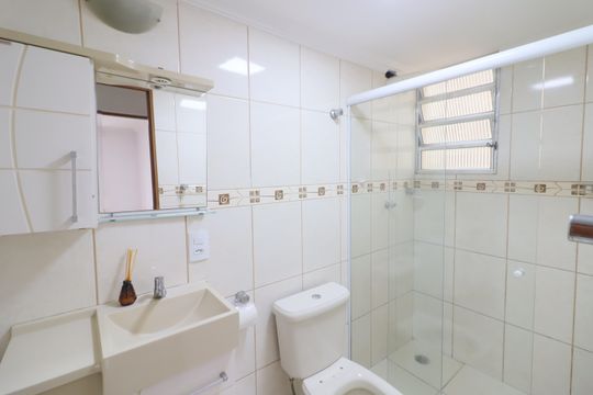 Banheiro de apartamento para alugar com 2 quartos, 57m² em Veloso, Osasco