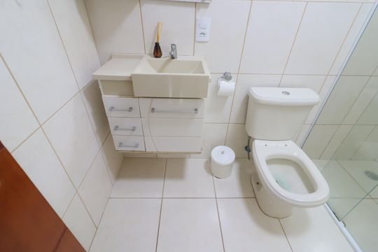 Banheiro de apartamento para alugar com 2 quartos, 57m² em Veloso, Osasco