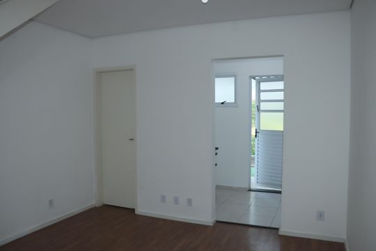 Casa de Condomínio para alugar com 2 quartos, 60m² em Maranhão, Cotia