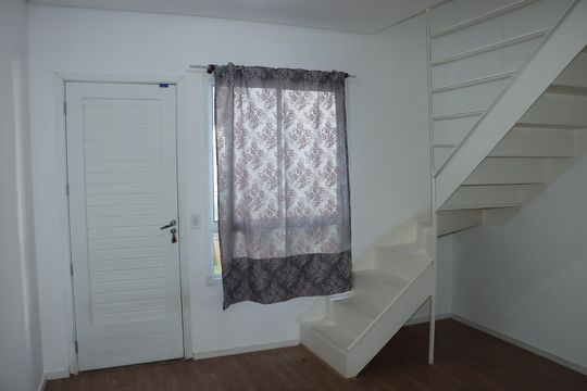 Sala de casa de condomínio para alugar com 2 quartos, 60m² em Maranhão, Cotia