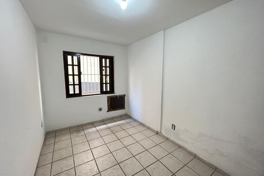 Quarto 1 de casa para alugar com 3 quartos, 94m² em Vila Valqueire, Rio de Janeiro