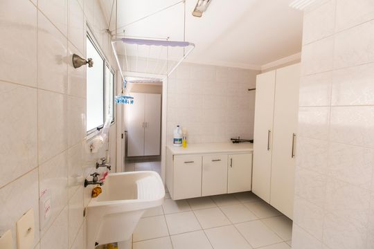 Área de Serviço de casa de condomínio para alugar com 4 quartos, 334m² em Alphaville, Santana de Parnaíba