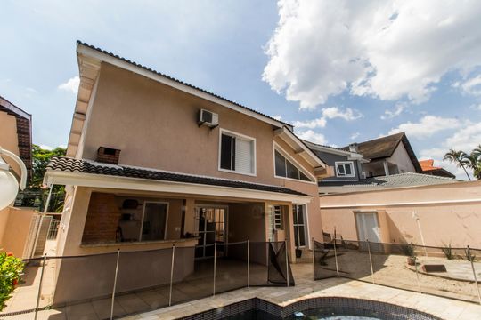 Fachada de casa de condomínio para alugar com 4 quartos, 334m² em Alphaville, Santana de Parnaíba