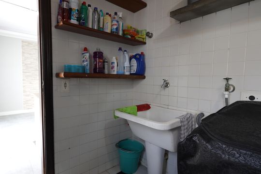 Área de Serviço de casa para alugar com 3 quartos, 435m² em Jardim Leonor, São Paulo
