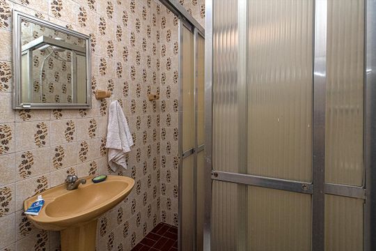 Banheiro de Serviço de casa à venda com 4 quartos, 320m² em Vila Moinho Velho, São Paulo