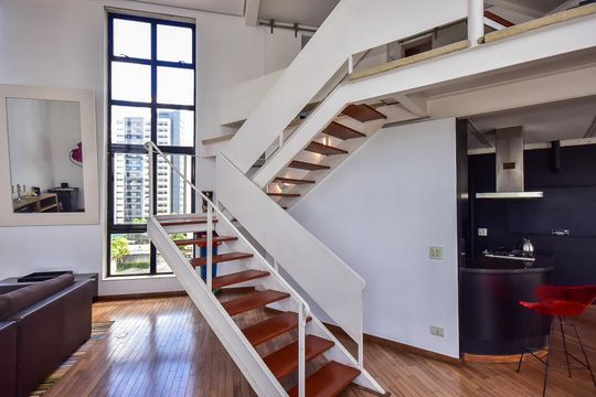 Escada de apartamento à venda com 1 quarto, 210m² em Vila Andrade, São Paulo