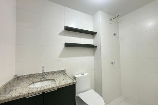 Banheiro  de kitnet/studio à venda com 1 quarto, 24m² em Pinheiros, São Paulo