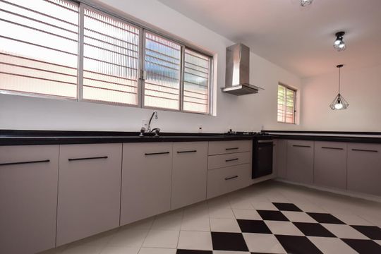 Cozinha de casa à venda com 4 quartos, 600m² em Jardim Leonor, São Paulo