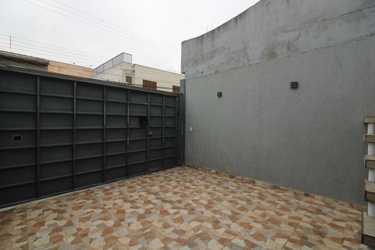 Garagem de casa à venda com 2 quartos, 125m² em Parque Císper, São Paulo