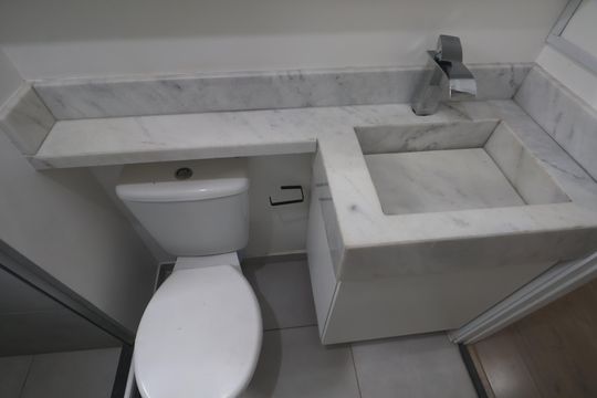 Banheiro Social de apartamento à venda com 2 quartos, 44m² em Centro, Canoas