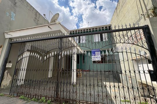 Fachada de casa à venda com 3 quartos, 120m² em Vila Cruz das Almas, São Paulo