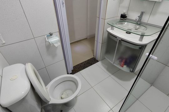 Banheiro de casa para alugar com 1 quarto, 60m² em Parque Atlântica, Ferraz de Vasconcelos