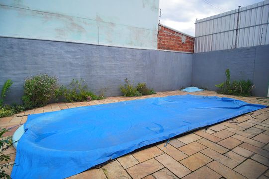 Piscina de casa à venda com 2 quartos, 215m² em Vicentina, São Leopoldo