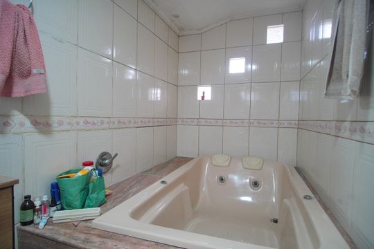 Banheiro da Suíte de casa à venda com 2 quartos, 215m² em Vicentina, São Leopoldo