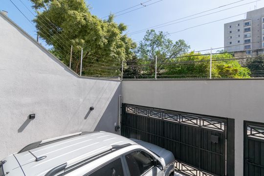 Garagem de casa à venda com 3 quartos, 300m² em Cidade Vargas, São Paulo