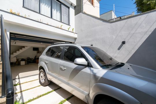Garagem de casa à venda com 3 quartos, 300m² em Cidade Vargas, São Paulo