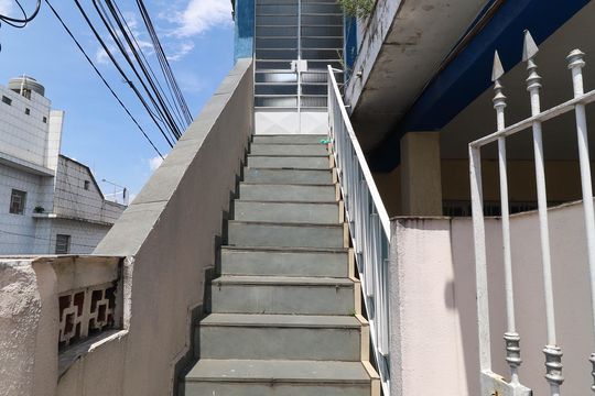 Escada de casa para alugar com 3 quartos, 94m² em Vila Medeiros, São Paulo