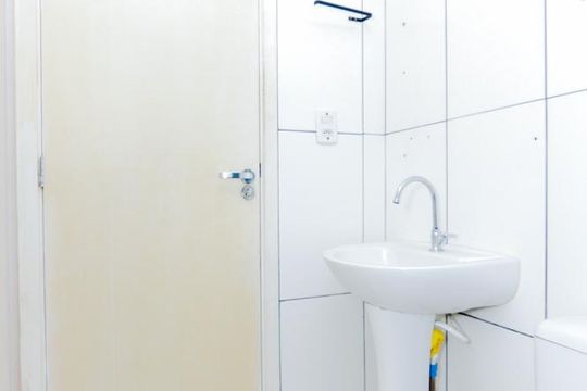 Banheiro de apartamento à venda com 2 quartos, 42m² em Vila Alzira, Guarulhos