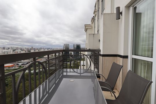 Varanda da Cozinha de apartamento à venda com 2 quartos, 180m² em Vila Andrade, São Paulo