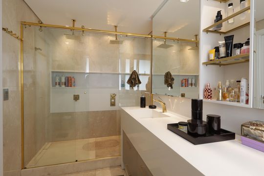 Banheiro da Suíte 1 de apartamento à venda com 2 quartos, 180m² em Vila Andrade, São Paulo