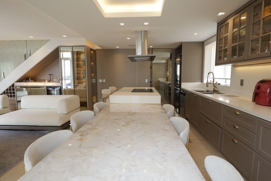 Cozinha de apartamento à venda com 2 quartos, 180m² em Vila Andrade, São Paulo