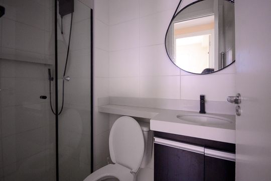 Banheiro de apartamento à venda com 2 quartos, 33m² em Parque Fongaro, São Paulo